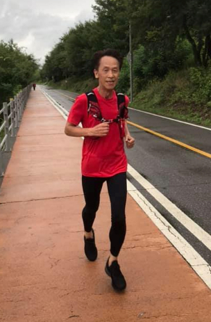 주말 장거리 달리기를 즐기고 있는 이동윤 원장