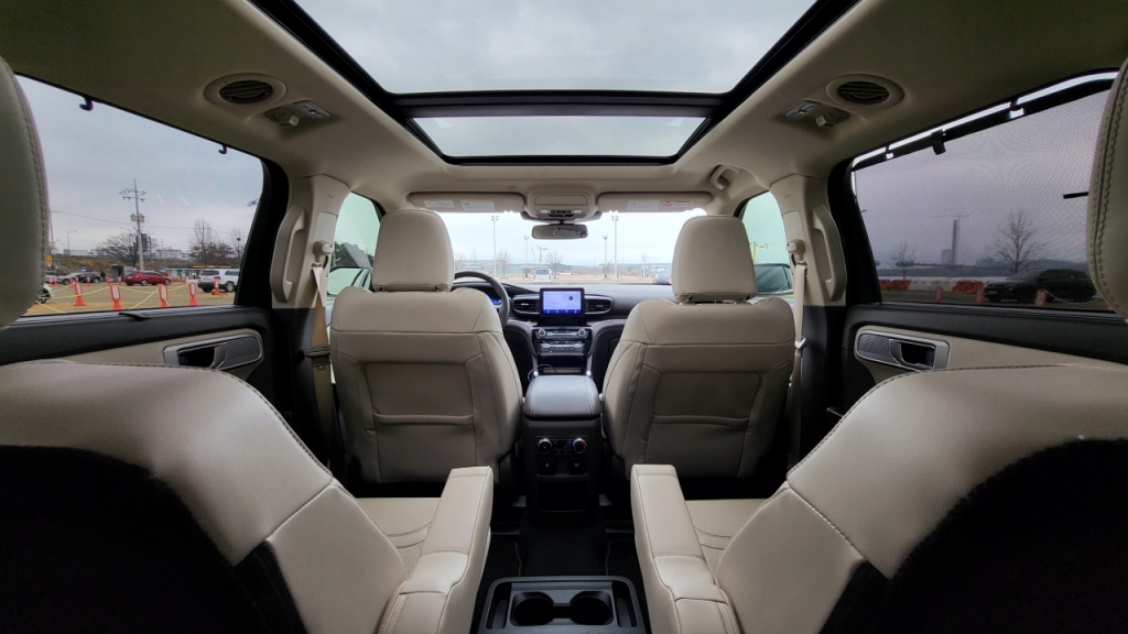 포드 익스플로러 플래티넘 파노라마 선루프/사진=이강준 기자