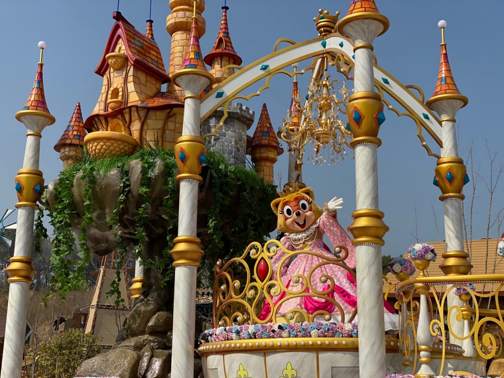 지난 24일 찾은 롯데월드 부산에서 오후 퍼레이드를 진행하는 모습. /사진=유승목 기자