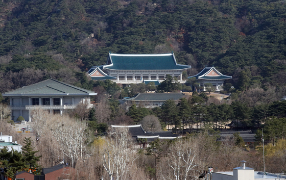 문재인 대통령과 윤석열 대통령 당선인이 28일 청와대에서 만찬 회동을 한다. 지난 9일 대선 이후 19일만, 지난 10일 윤 당선인의 대통령 당선 확정 이후 18일만의 회동이다. 사진은 이날 청와대 모습 /사진=뉴스1