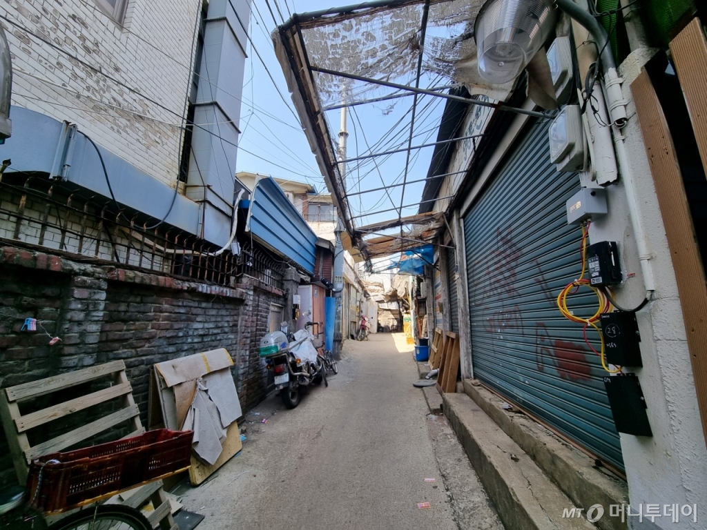 8일 서울 종로구 세운재정비촉진지구 내 정비 사업 진행 전인 세운3구역 내 골목의 모습 /사진=조성준 기자