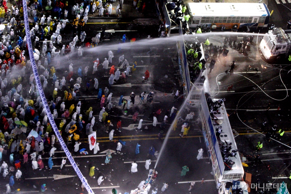 2008년6월28일 저녁 시작된 미국산쇠고기 수입반대 1박2일 촛불집회.   /사진=홍봉진,이명근