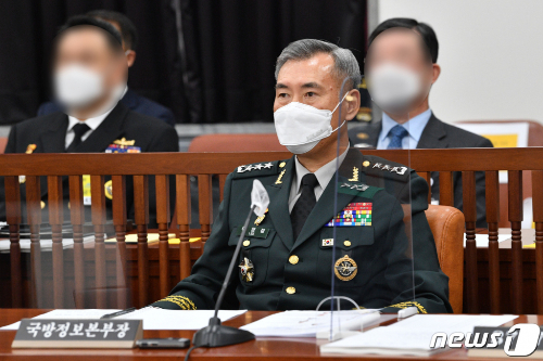 (서울=뉴스1) 이동해 기자 = 이영철 국방정보본부장이 29일 오전 서울 여의도 국회에서 열린 정보위원회의 국방정보본부에 대한 국정감사에 출석해 감사 개시를 기다리고 있다. 2021.10.29/뉴스1  