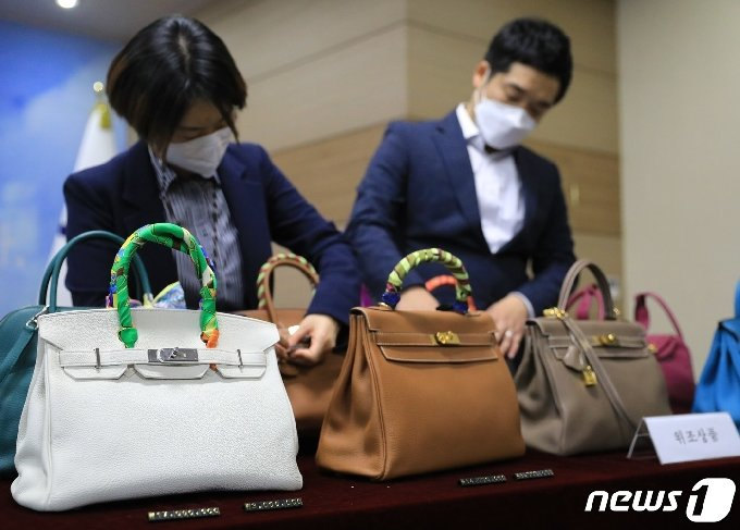 짝퉁 명품 가방 압수품. /사진=뉴스1