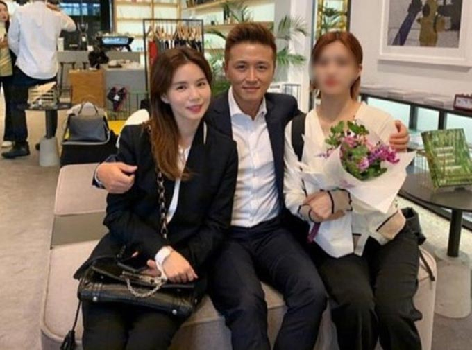 배우 진태현 박시은 부부와 2019년 입양한 대학생 딸 다비다/사진=진태현 인스타그램