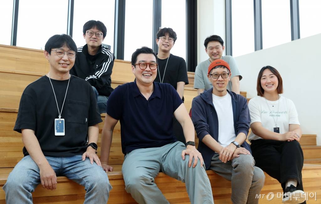 이성업 대표와 노틸러스 팀원들 /사진=김휘선 기자 hwijpg@