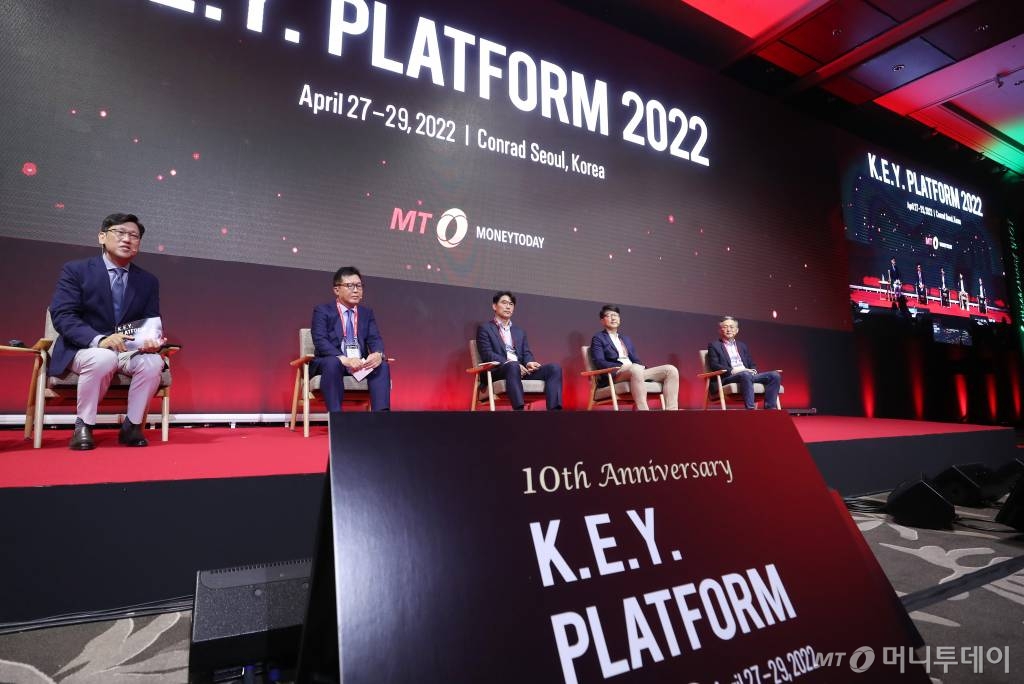 황종덕 키플랫폼 총괄 디렉터, 유효상 유니콘경영경제연구원 원장, 페리 하 드레이퍼아테나 대표, 로만 박 블랙마운틴벤처스 대표, 김종갑 본투글로벌센터 센터장이 29일 여의도 콘래드 서울에서 머니투데이 주최로 열린 '2022 키플랫폼'에서 '진격의 K-유니콘 : 본 글로벌 DNA'를 주제로 패널토의를 하고 있다. /사진=김휘선 기자 hwijpg@