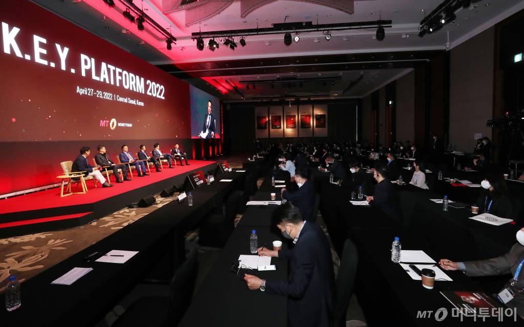 황종덕 키플랫폼 총괄 디렉터, 정태흠 SV Bio Ventures LP대표, 아트 에스토피난 에스토피난 그룹 대표, 제이미 한센 포트 벨보어 병원 재무책임자, 마이크 리 헬로스마트바이오 대표, 후이 펑 블루바이오 대표가 29일 여의도 콘래드 서울에서 머니투데이 주최로 열린 '2022 키플랫폼'에서 '팬데믹이 연 기회 : K-바이오의 미국 진격'을 주제로 패널토의를 하고 있다. /사진=김휘선 기자 hwijpg@