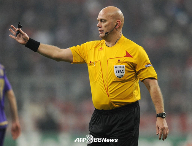 톰 헤닝 오브레보 주심. /AFPBBNews=뉴스1