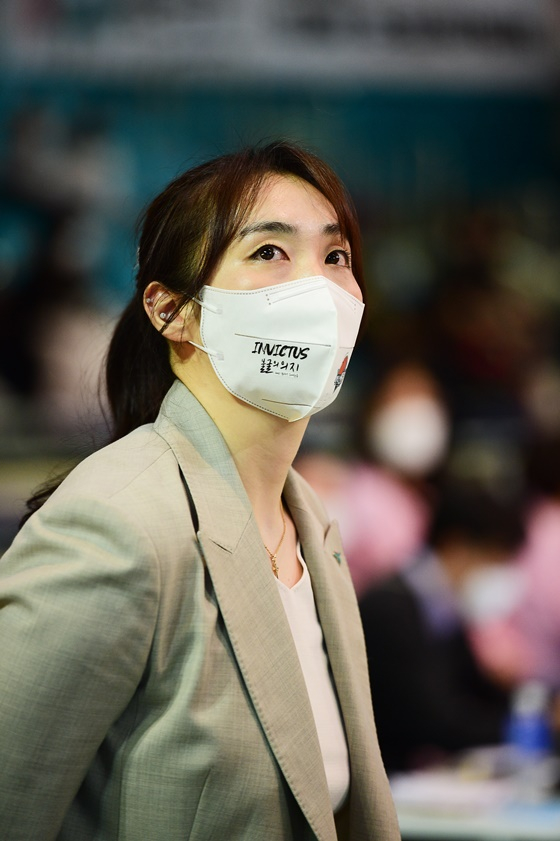 부천 하나원큐 코치 시절 백지은. /사진=WKBL