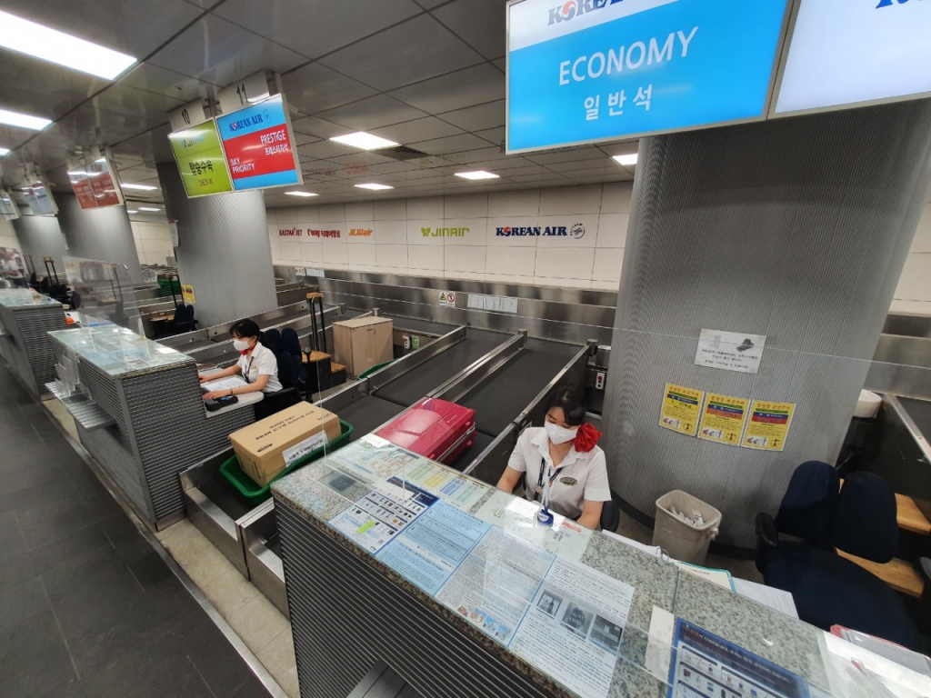 서울역 도심공항터미널 체크인 데스크 모습