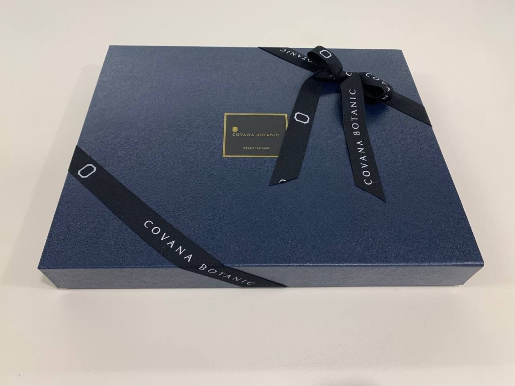 윤석열 대통령 부인 김건희 여사가 조 바이든 미국 대통령의 2박 3일 방한에 함께하지 못한 질 바이든 여사를 위해 경대와 '마크 로스코전' 도록을 선물했다. /사진=대통령실 제공