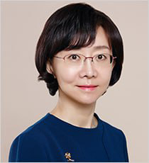 (서울=뉴스1) = 윤석열 대통령이 26일 식품의약품안전처장에 오유경 서울대학교 교수를 임명했다. (대통령실 제공) 2022.5.26/뉴스1  