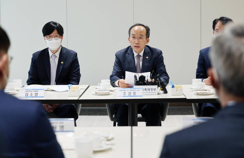 [서울=뉴시스] 이영환 기자 = 추경호 경제부총리 겸 기획재정부 장관이 27일 오전 서울 중구 은행회관에서 열린 금융기관 간담회에서 발언하고 있다. (공동취재사진) 2022.05.27.