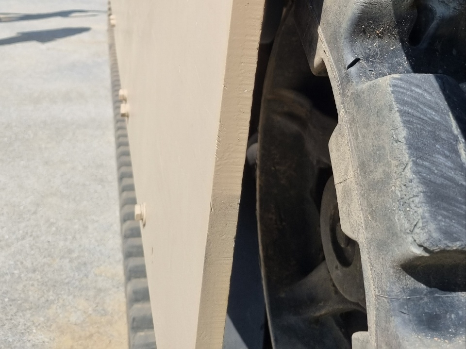 두께 2cm 이상의 레드백 부가 장갑/사진=최민경 기자 