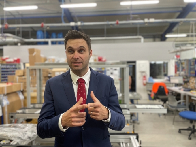 알레쉬 도쿠릴(Ales Dokulil) 누비아 이사가 17일 자사의 원자력 계측기 제조 과정을 설명하고 있다. /사진=김훈남 기자