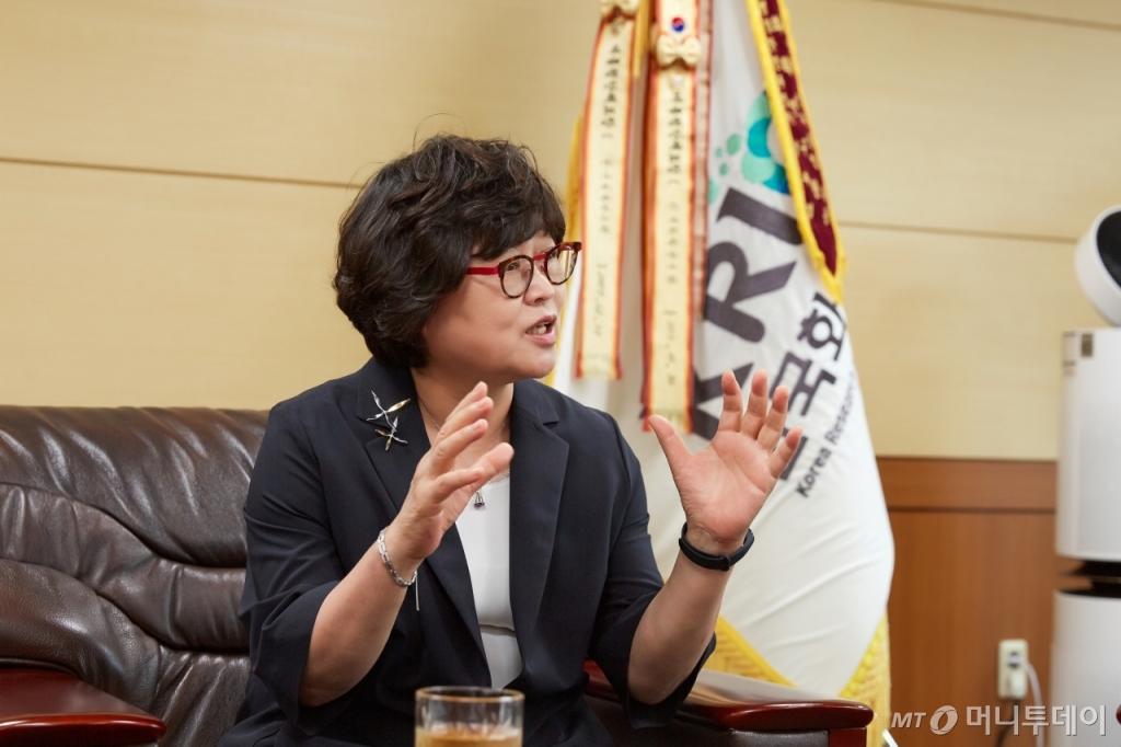 이미혜 한국화학연구원장이 2일 머니투데이와 인터뷰를 통해 '탄소중립 화학기술 연구협의체' 출범 배경을 밝혔다. / 사진제공=한국화학연구원 