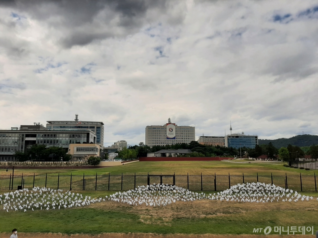 전망대에서 내려다본 대통령 집무실과 바람정원. /사진=이소은 기자