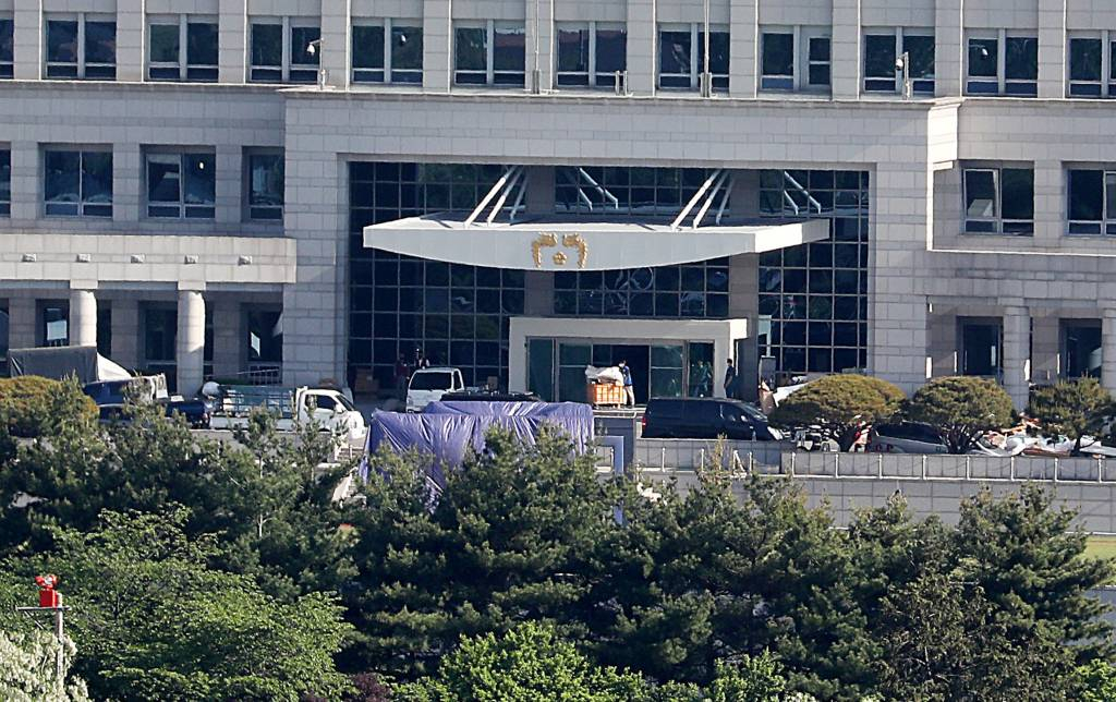 서울 용산구 대통령실 청사 앞이 분주한 모습을 보이고 있다. /사진제공=뉴시스