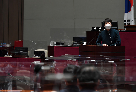 이준석 국민의힘 대표가 올해 1월 6일 오후 서울 여의도 국회에서 열린 의원총회에서 모두발언을 하고 있다. 2022.1.6/뉴스1  