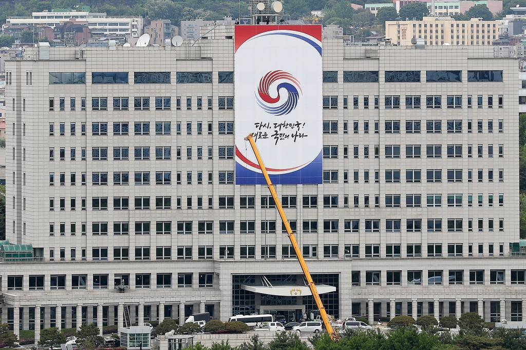 서울 용산구 대통령실 청사에 현수막이 걸려 있다. /사진제공=뉴시스