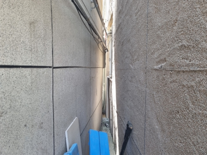 2일 경기도 하남시의 한 편의점 옆 공간. 업주 이병희씨(30·가명)는 지난해 여름 50cm 남짓 되는 이 공간에 죽어있던 고양이를 발견했다./사진=이병희씨 제공