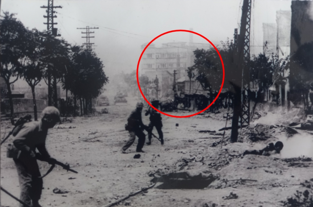 6·25 전쟁 때 외신 기자가 찍은 충정아파트 사진. 원래 충정로가 좁고 충정아파트가 두배 쯤 더 컸다. 1970년대 후반 충정로를 넓히면서 충정아파트 일부가 허물어졌다./사진=독자 제공