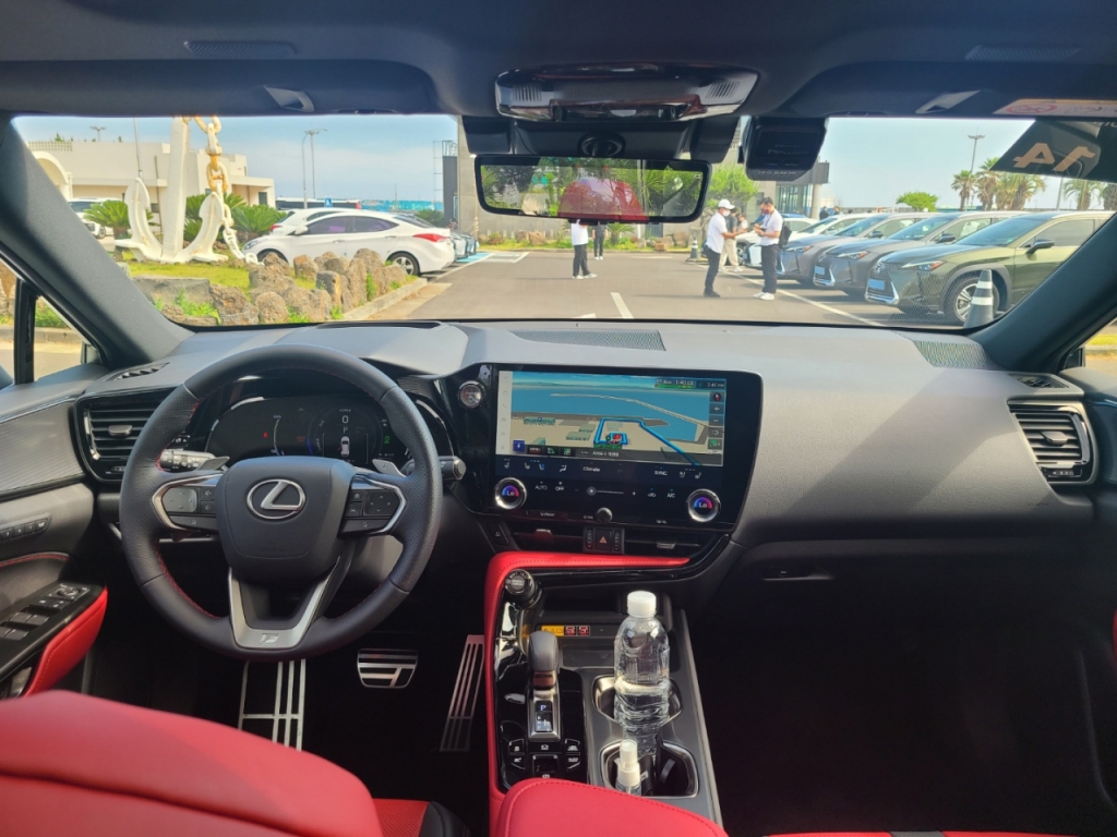 NX450+ 실내. /사진=정한결 기자.