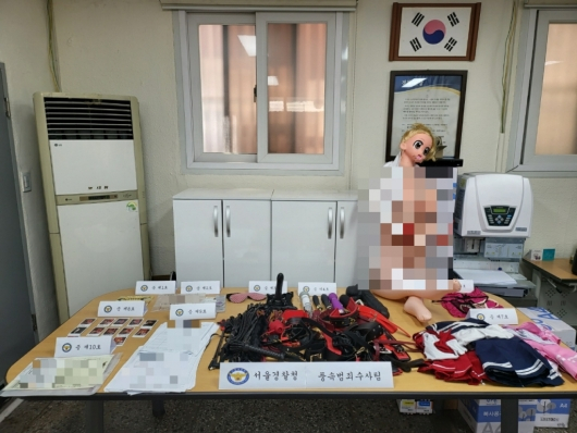 서울경찰청 생활질서계에 지난 24일 밤 11시쯤 서울 강남구 신사동에 있는 클럽에서 수집한 증거가 놓여있다. /사진제공=서울경찰청