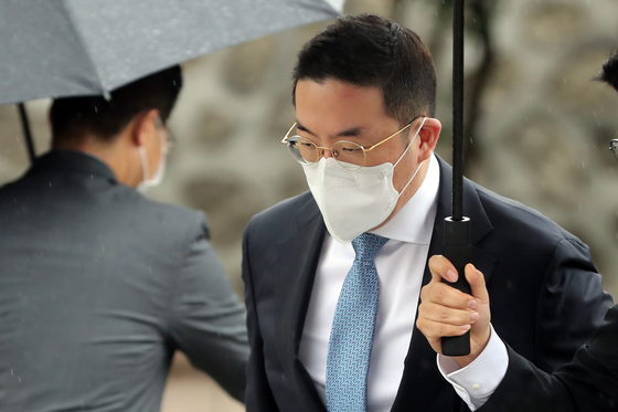 (서울=뉴스1) 황기선 기자 = 구광모 LG그룹 회장이 27일 오후 서울 중구 정동제일교회에서 열린 정의선 현대자동차그룹 회장 장녀 진희씨 결혼식에 참석하고 있다. 2022.6.27/뉴스1   