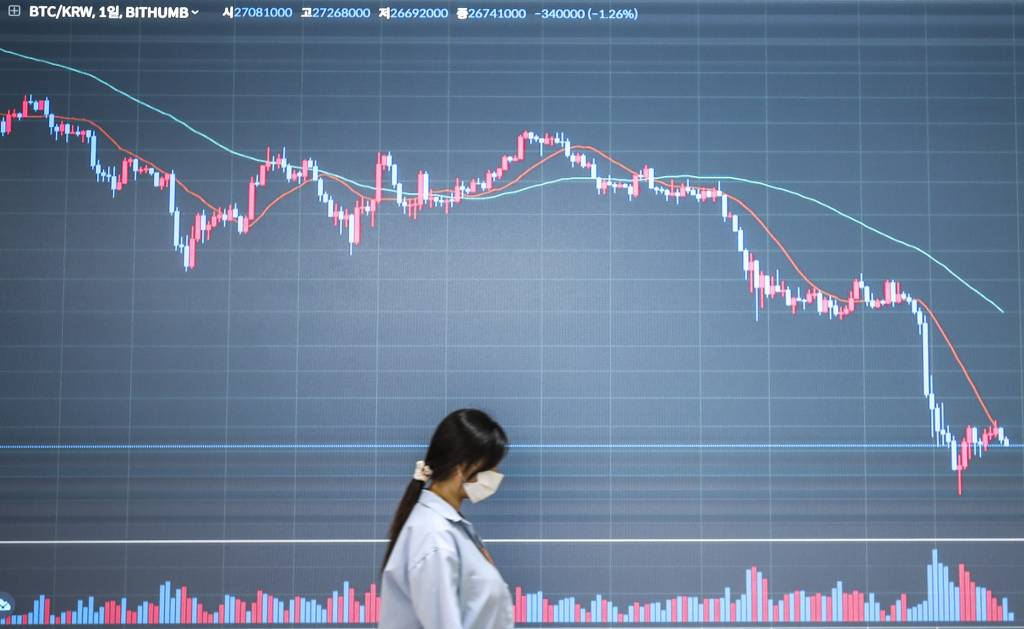 비트코인이 미국 증시가 내리자 하락세를 이어가고 있는 지난 28일 서울 강남구 빗썸 고객센터 전광판에 암호화폐 시세가 나타나고 있다. /사진=뉴시스