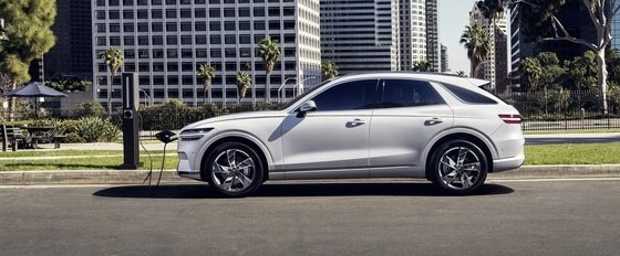 제네시스 브랜드가 ‘GV70 전동화 모델’의 주요 사양과 가격을 공개하고 사전계약을 시작한다고 24일 밝혔다. /사진=제네시스