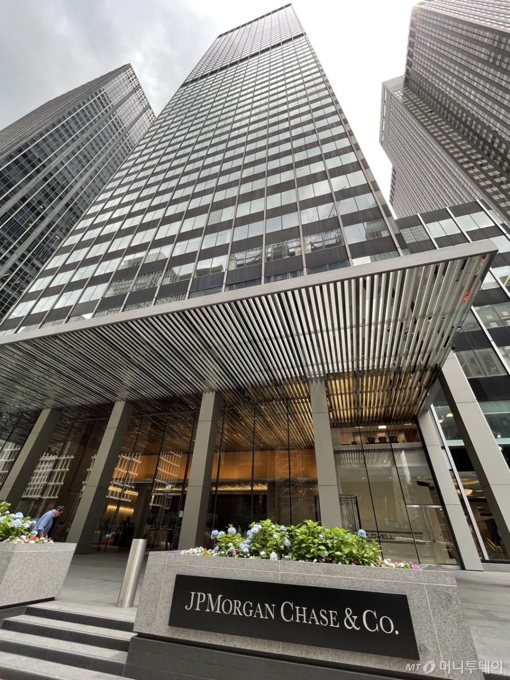 실적 추정치 너무 높다