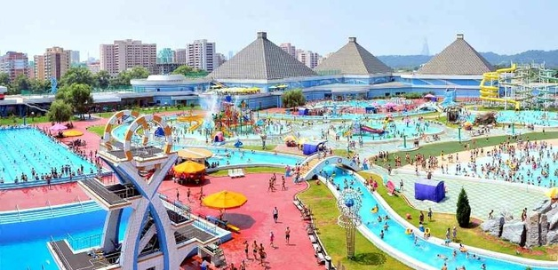 (평양 노동신문=뉴스1) = 북한 노동당 기관지 노동신문은 7일 김정은 당 총비서 집권 10년을 맞아 "김정은 시대는 새로운 시대정신, 시대 속도가 끊임없이 태어나고 세기를 주름잡는 놀라운 기적과 변혁이 연이어 이룩되는 자랑찬 창조와 건설의 전성기"라고 건설 성과를 조명했다. 사진은 2013년 문을 연 평양의 문수물놀이장.  [국내에서만 사용가능. 재배포 금지. DB 금지. For Use Only in the Republic of Korea. Redistribution Prohibited]  rodongphoto@news1.kr  