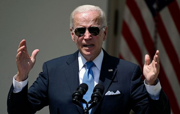 (워싱턴 AFP=뉴스1) 우동명 기자 = 조 바이든 미국 대통령이 27일 (현지시간) 두 차례 코로나 19 음성 판정을 받아 격리에서 해제된 뒤 워싱턴 백악관에서 대국민 연설을 갖고 "다행스럽게도 내 증상은 가벼웠고, 회복은 빨랐으며, 상태는 아주 좋다"고 밝히고 있다.  ? AFP=뉴스1  