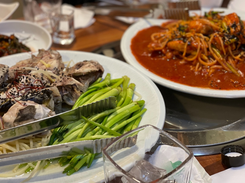 아귀수육(왼쪽)과 아귀찜 