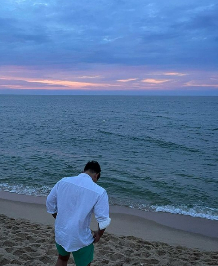 바다에서 찍은 표세준님의 뒷모습. 기사에 쓸 사진이 부족해서 가져왔다./사진=표세준님 인스타그램(@trendy_pyo)