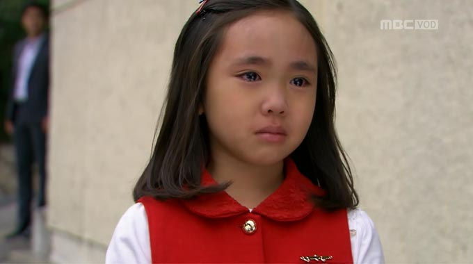 MBC 드라마 '왔다 장보리' 속 장비단 역을 맡았던 배우 김지영의 어린 시절 모습./사진=MBC '왔다 장보리' 홈페이지 영상 캡처