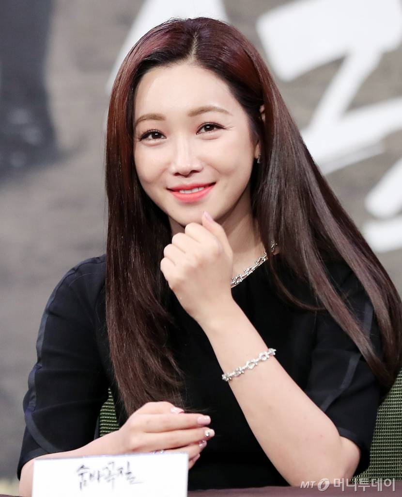 MBC 드라마 '왔다 장보리'에서 장비단(김지영)의 친엄마 연민정 역을 맡았던 배우 이유리./사진=김창현 기자 chmt@