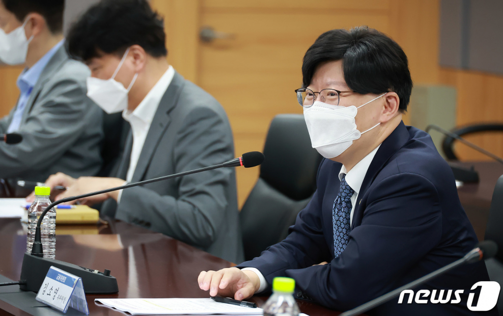 (서울=뉴스1) = 김소영 금융위원회 부위원장이 18일 오전 서울 종로구 정부서울청사에서 금융산업리스크 대응 관련 민간전문가 간담회를 하고 있다. (금융위원회 제공) 2022.8.18/뉴스1  Copyright ? 뉴스1. All rights reserved. 무단 전재 및 재배포 금지.