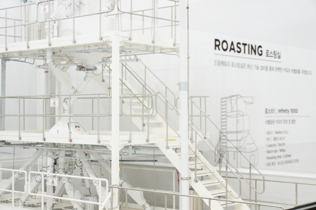 평택시 소재의 이디야 드림팩토리 속 로스팅실./사진제공=이디야