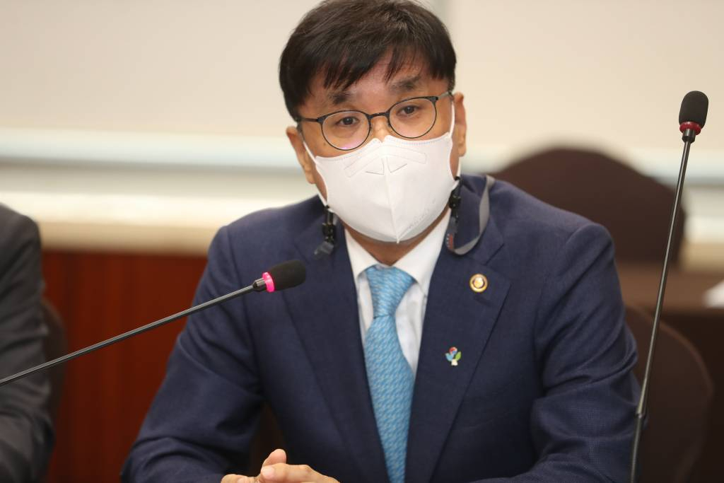 [서울=뉴시스] 정병혁 기자 = 주영창 과학기술정보통신부 과학기술혁신본부장이 22일 오후 서울 중구 코리아나호텔에서 열린 '연구제도 시스템 개선을 위한 대학 부총장 간담회' 에 참석해 인사말을 하고 있다.(사진=과학기술정보통신부 제공) 2022.06.22. *재판매 및 DB 금지