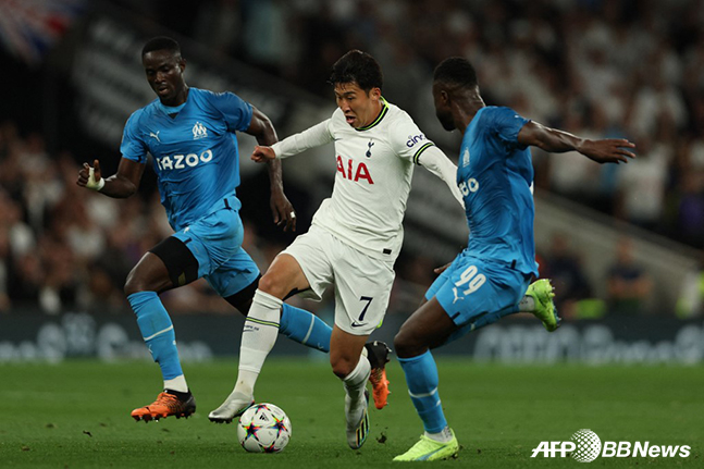 8일 UEFA 챔피언스리그 마르세유전에서 드리블 돌파를 시도하고 있는 손흥민. /AFPBBNews=뉴스1