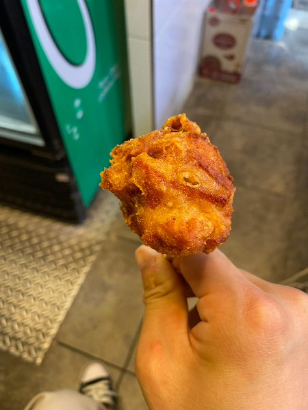따뜻한 분이 만든 닭강정이라 그런지, 유독 더 맛있었다./사진=남형도 기자