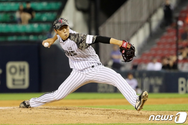 LG 한선태가 2019년 6월 25일 서울 잠실 SK전에서 KBO리그 첫 등판해 공을던지고 있다./사진=뉴스1