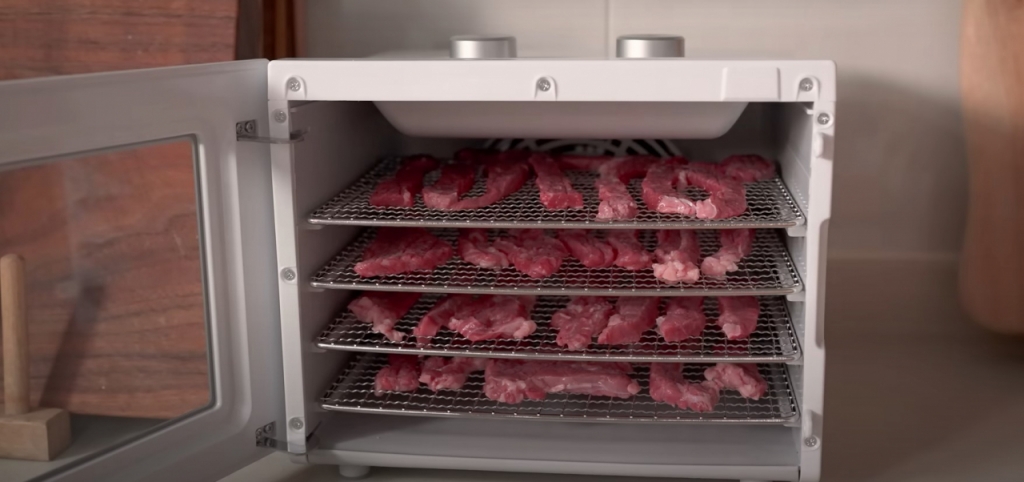 요리에 필요한 주방용품들. /사진=유튜브 캡처