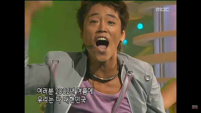 그룹 원투로 활동했던 송호범이 2003년 8월 MBC '음악캠프' 무대에 선 모습./사진=유튜브 채널 'MBCkpop'