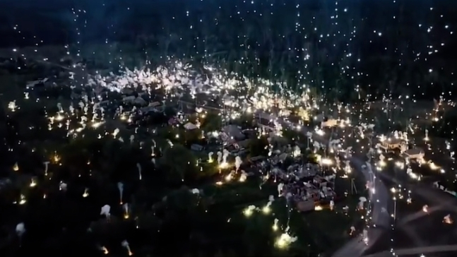 우크라이나 동부 도네츠크주 한 마을에 떨어진 소이탄. /사진=우크라이나 국방부 트위터 