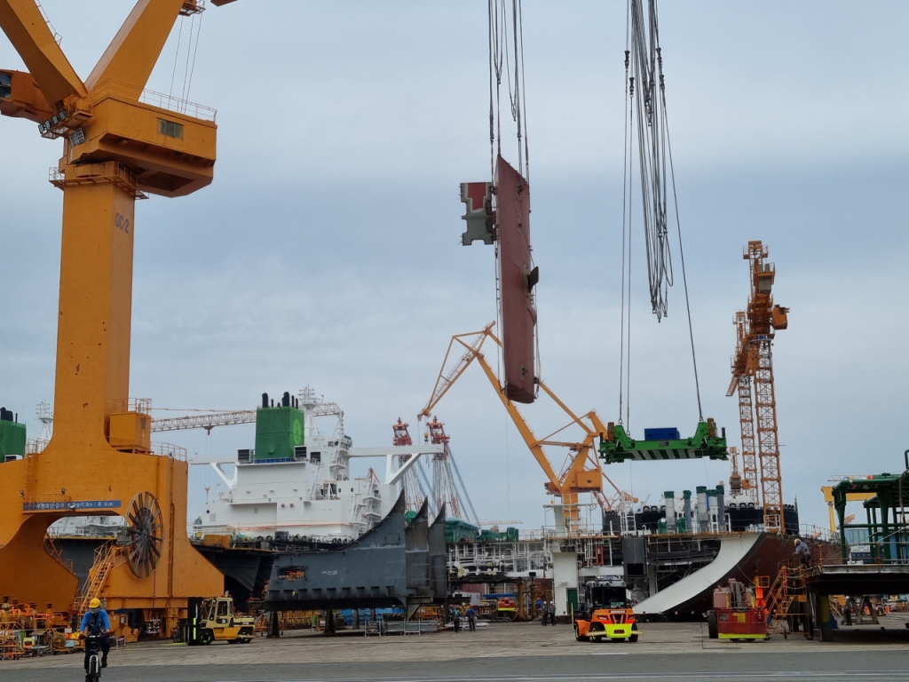 28일 오후 거제 대우조선해양 옥포조선소 내 정경/사진=최민경 기자