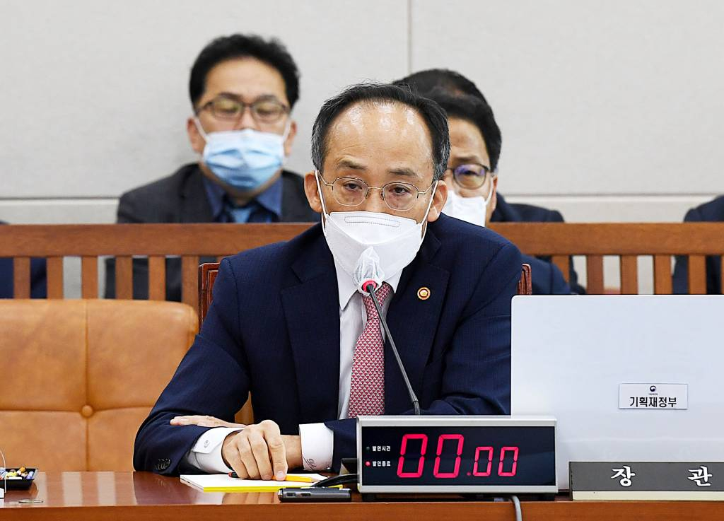 추경호 경제부총리 겸 기획재정부 장관이 4일 서울 여의도 국회에서 열린 기획재정위원회의 기획재정부(경제·재정정책)에 대한 국정감사에서 의원 질의에 답하고 있다. / 사진제공=뉴시스